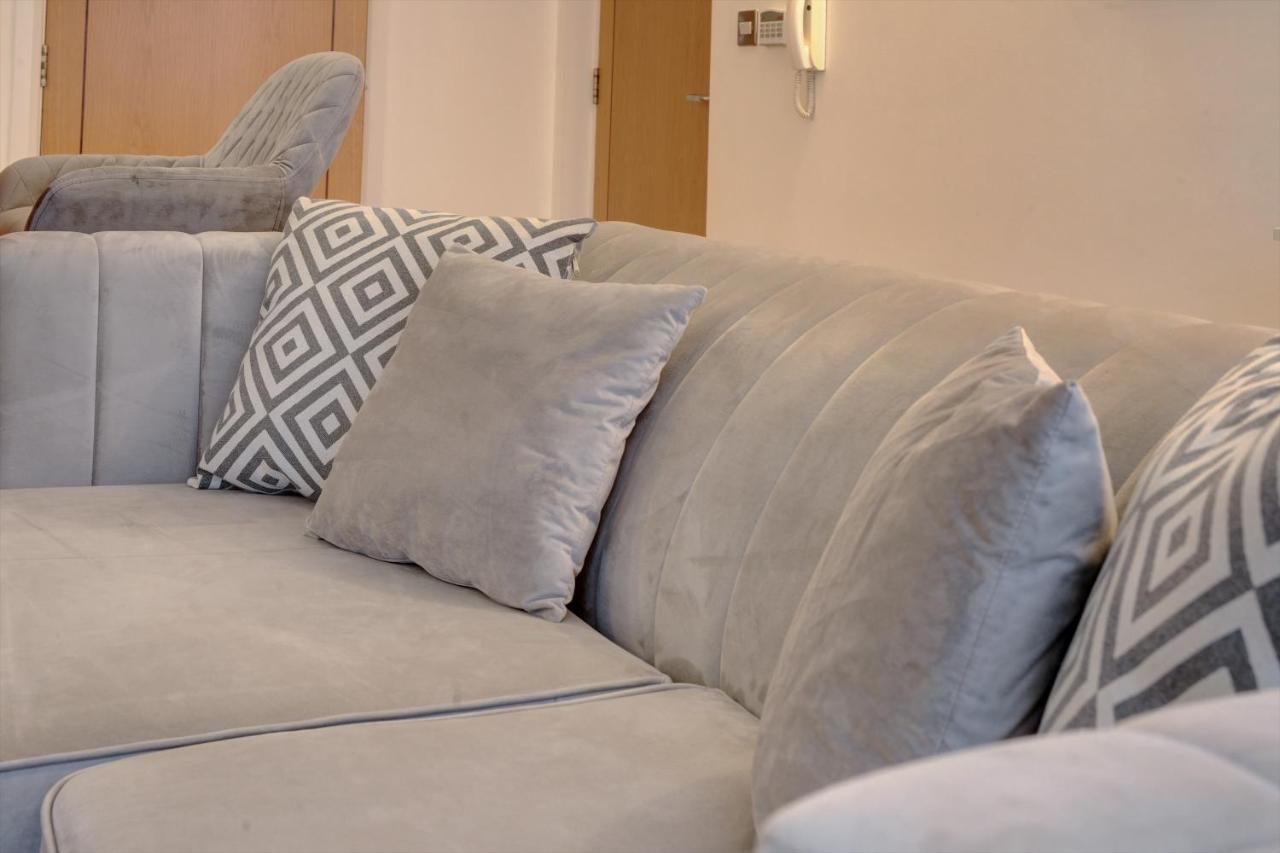 City Centre, 2 Bedroom, Secured Parking, 3 King Bed, Wifi Sleep 6 Guest Comfortable On Three King Size Beds, Jewellery Quarter , Birmingham City Centre , Allocated Secured Parking Buitenkant foto