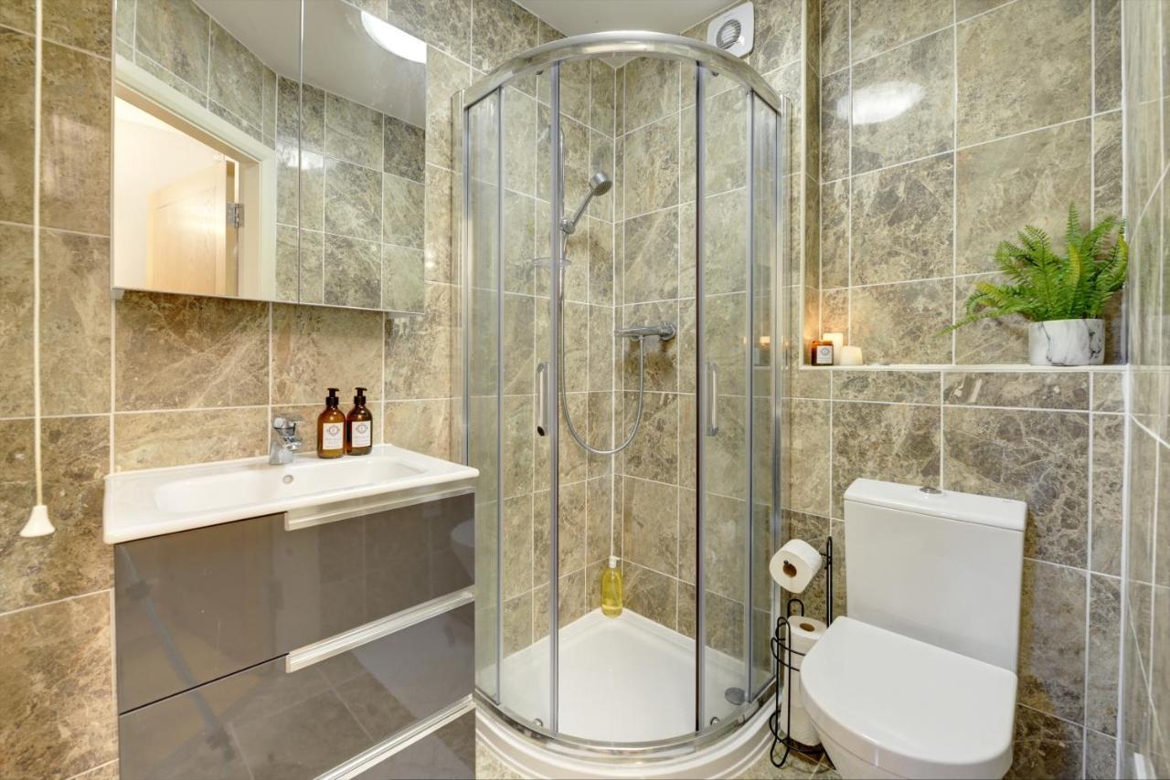 City Centre, 2 Bedroom, Secured Parking, 3 King Bed, Wifi Sleep 6 Guest Comfortable On Three King Size Beds, Jewellery Quarter , Birmingham City Centre , Allocated Secured Parking Buitenkant foto