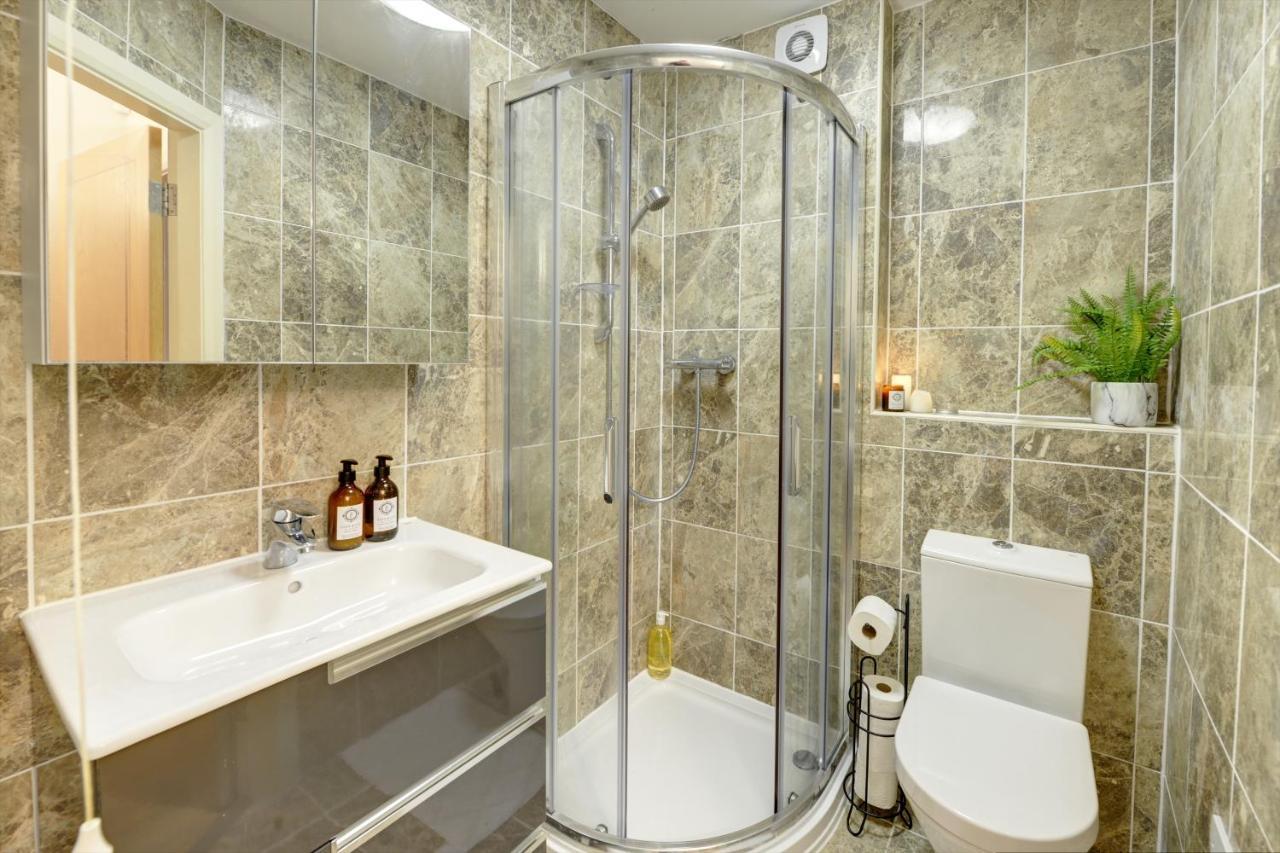City Centre, 2 Bedroom, Secured Parking, 3 King Bed, Wifi Sleep 6 Guest Comfortable On Three King Size Beds, Jewellery Quarter , Birmingham City Centre , Allocated Secured Parking Buitenkant foto