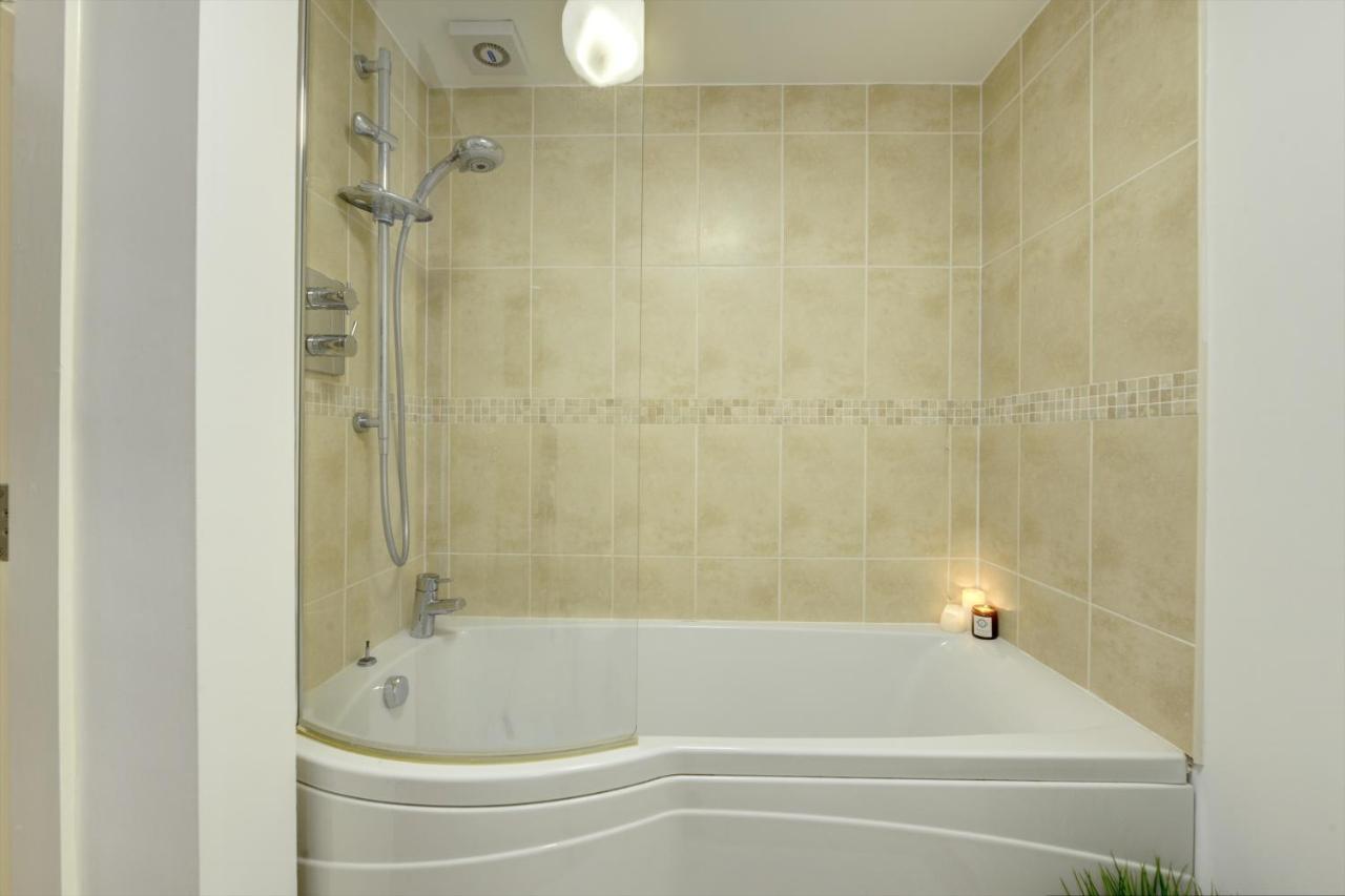 City Centre, 2 Bedroom, Secured Parking, 3 King Bed, Wifi Sleep 6 Guest Comfortable On Three King Size Beds, Jewellery Quarter , Birmingham City Centre , Allocated Secured Parking Buitenkant foto