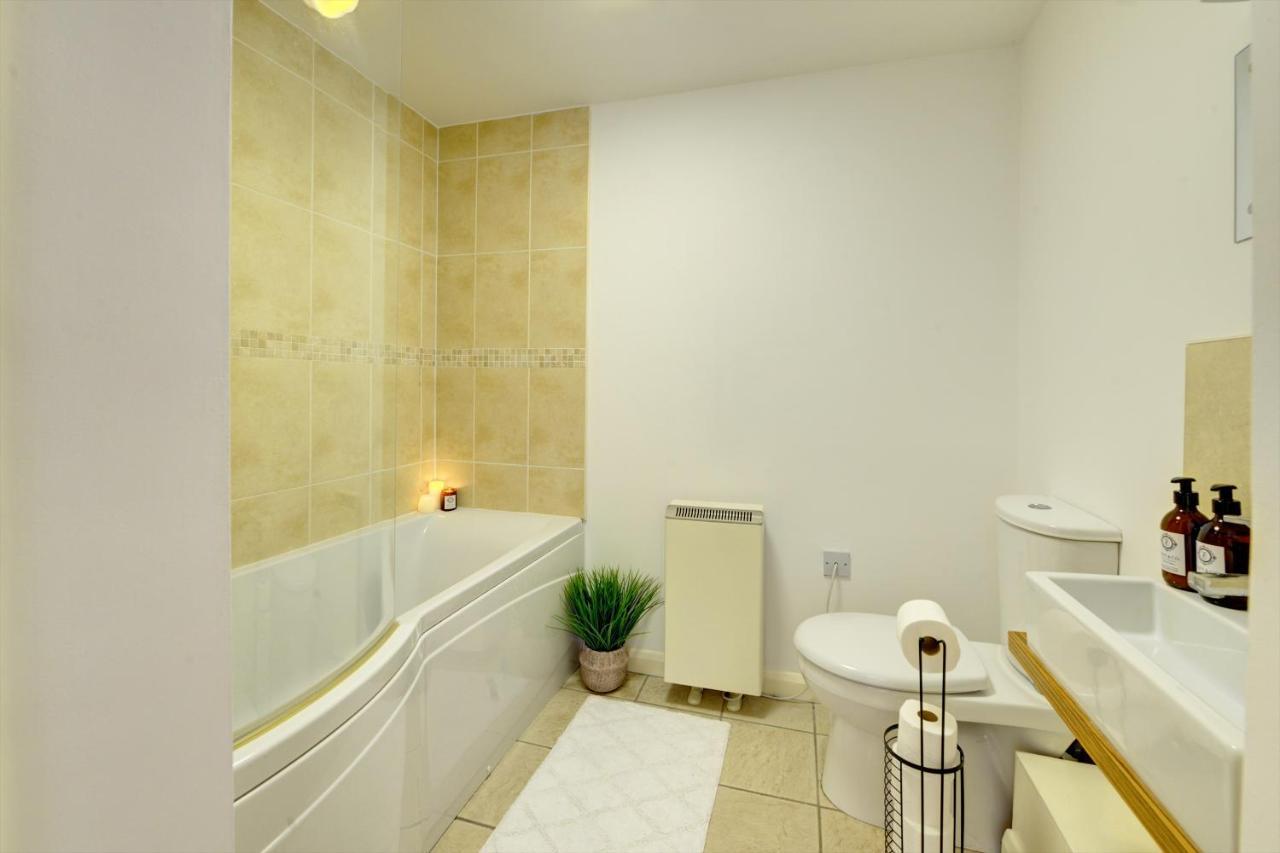 City Centre, 2 Bedroom, Secured Parking, 3 King Bed, Wifi Sleep 6 Guest Comfortable On Three King Size Beds, Jewellery Quarter , Birmingham City Centre , Allocated Secured Parking Buitenkant foto